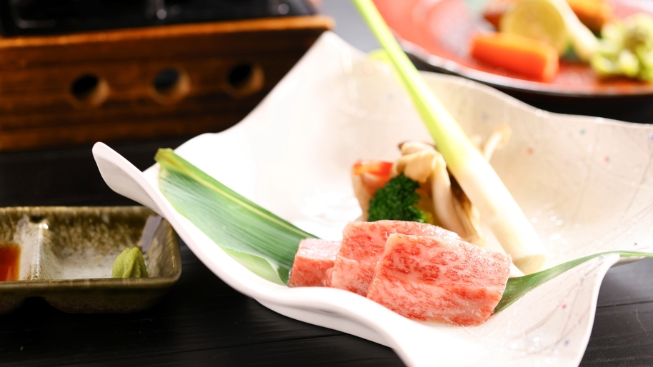 【旬彩ミニ懐石コース】ご夕食は四季折々旬を味わう全８品　メインは国産牛陶板焼き