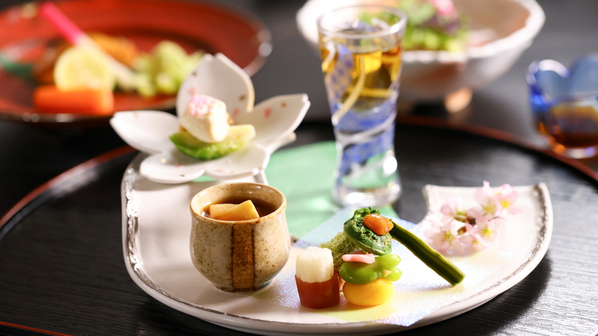 【ミニ懐石コース】ご夕食は四季折々旬を味わう全８品　メインは国産牛陶板焼き