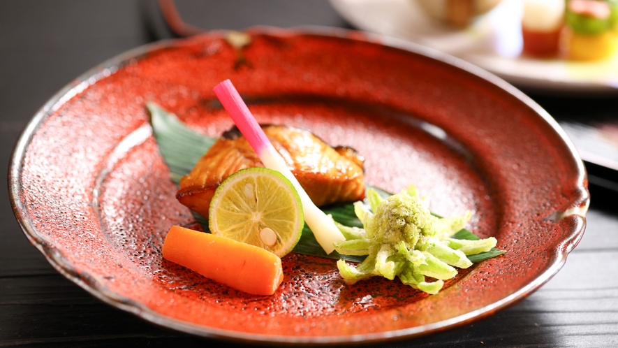 ■旬彩ミニ懐石コース　春のお料理　地酒も良く合う一皿です
