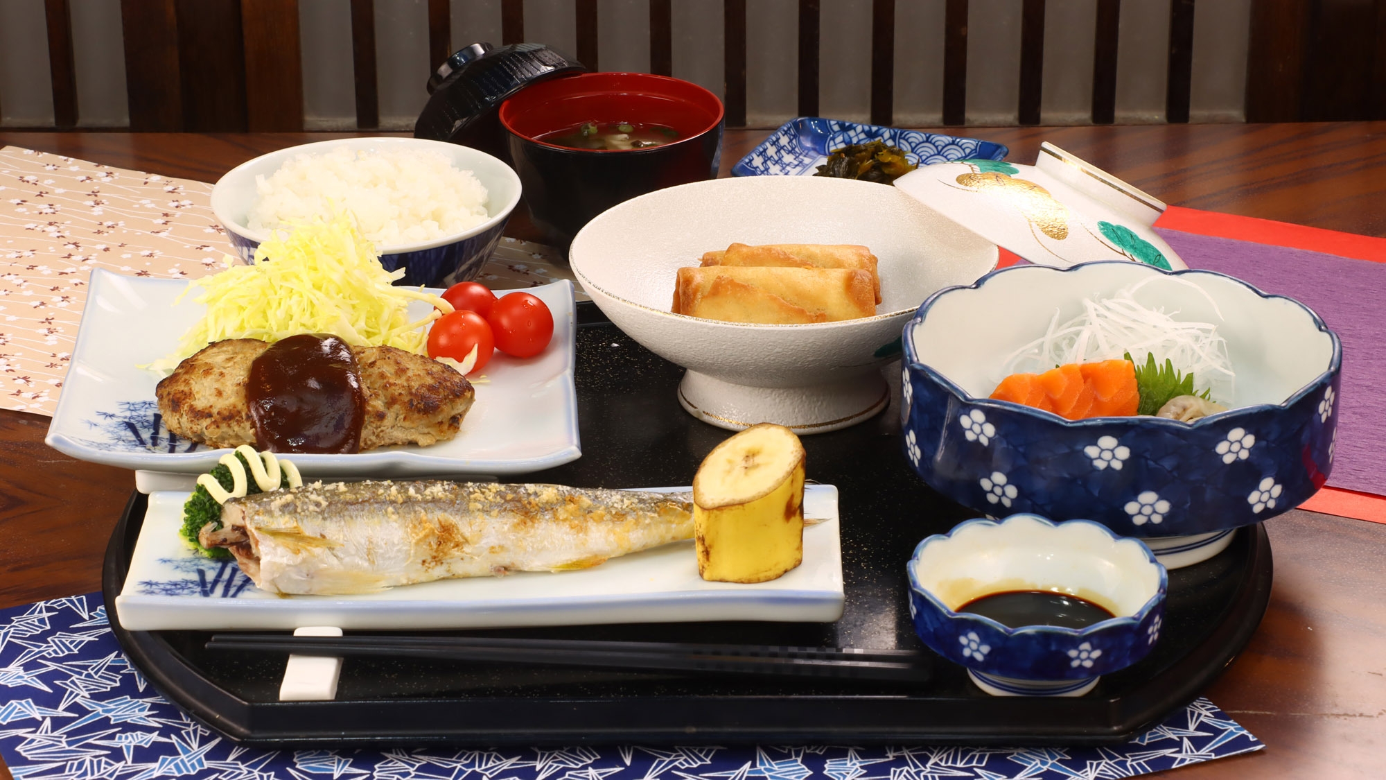 地元料理を堪能！夕食＆和朝食付きプラン（駐車場完備）