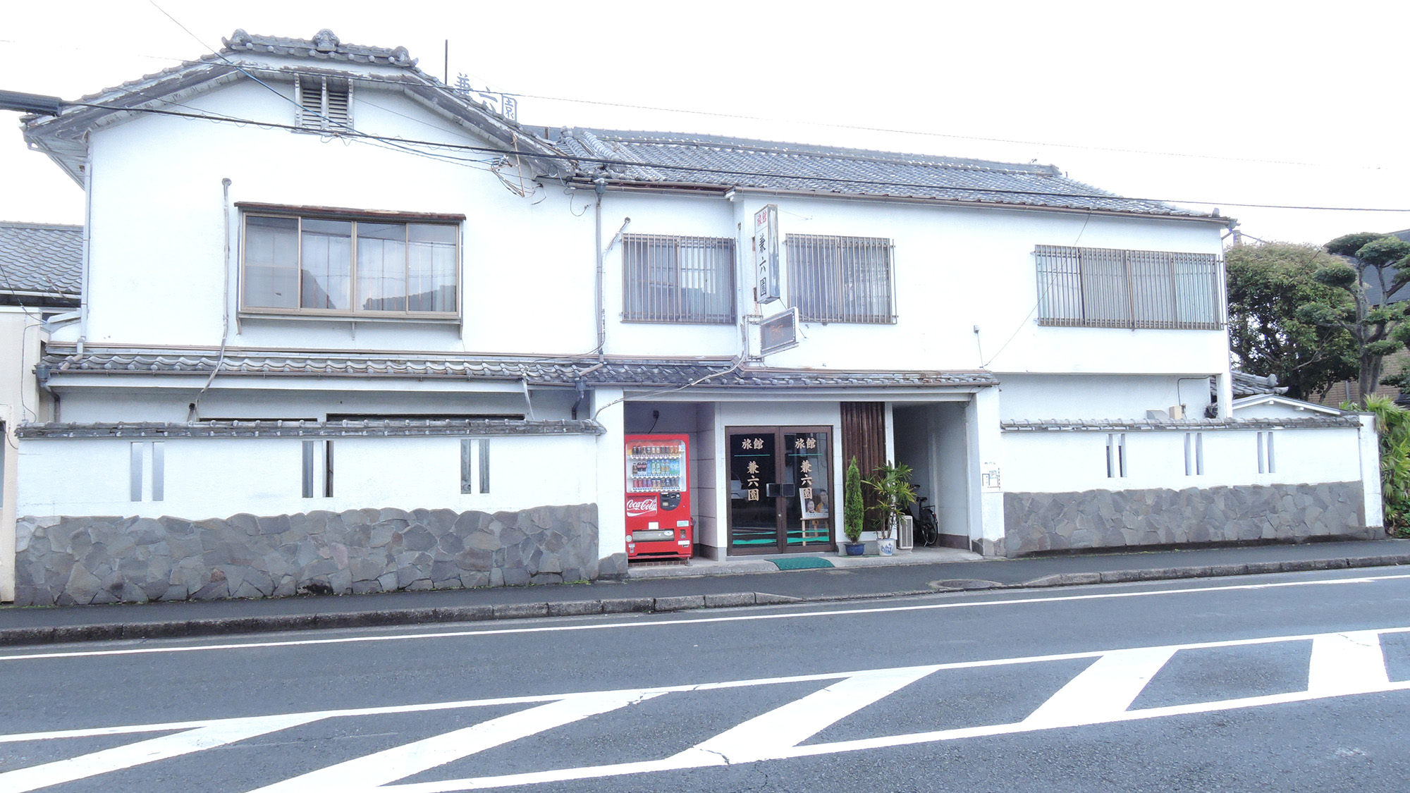 *【外観】延岡駅近くのこじんまりとしたビジネス旅館