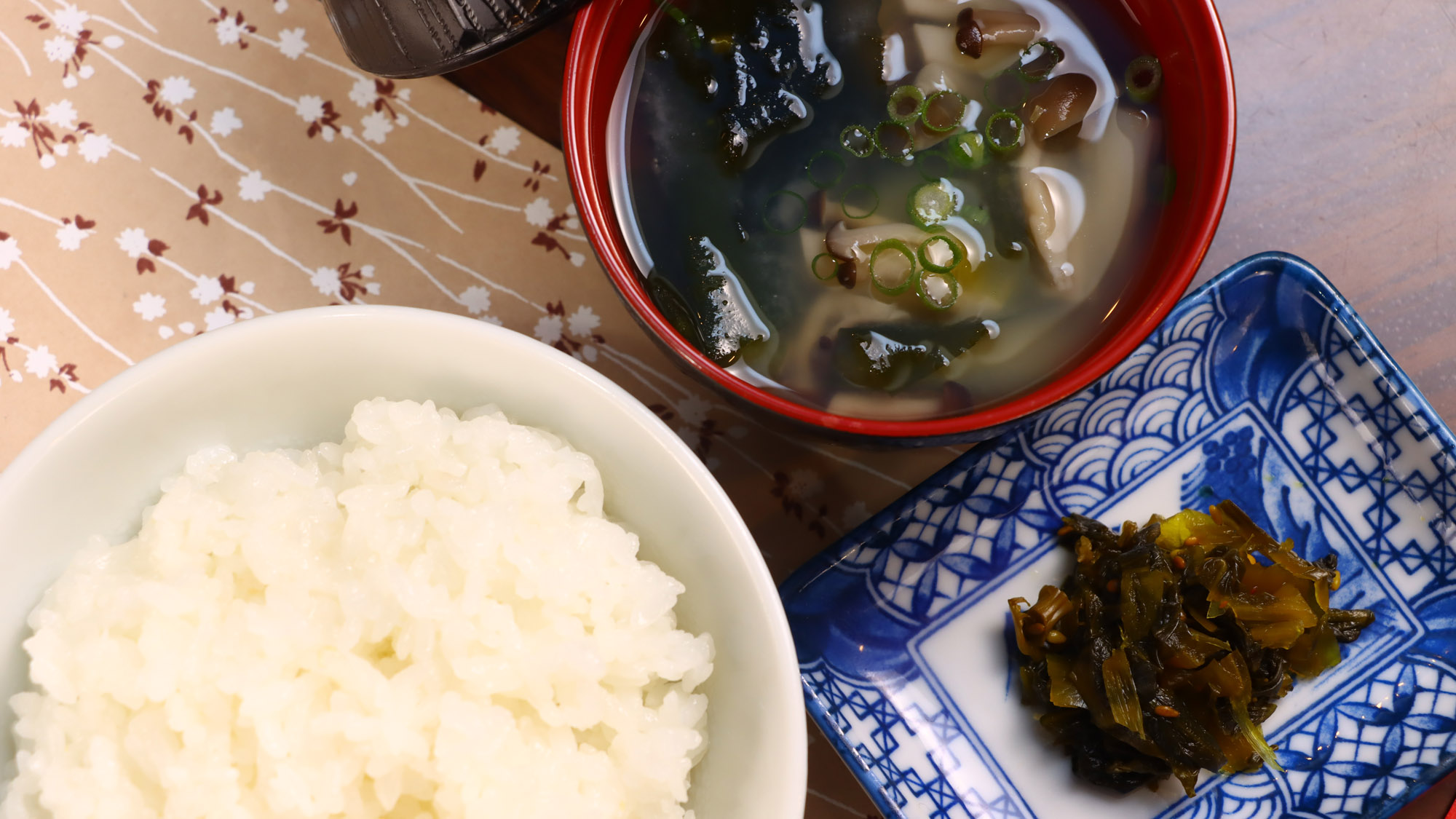 温かい御飯とお味噌汁でほっこり