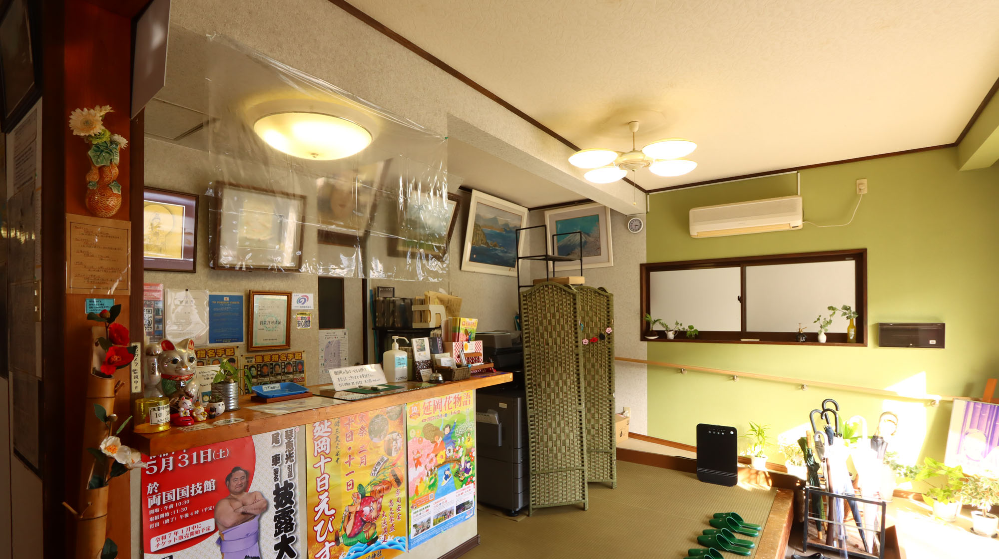 【フロント】旅館兼六園へようこそ♪
