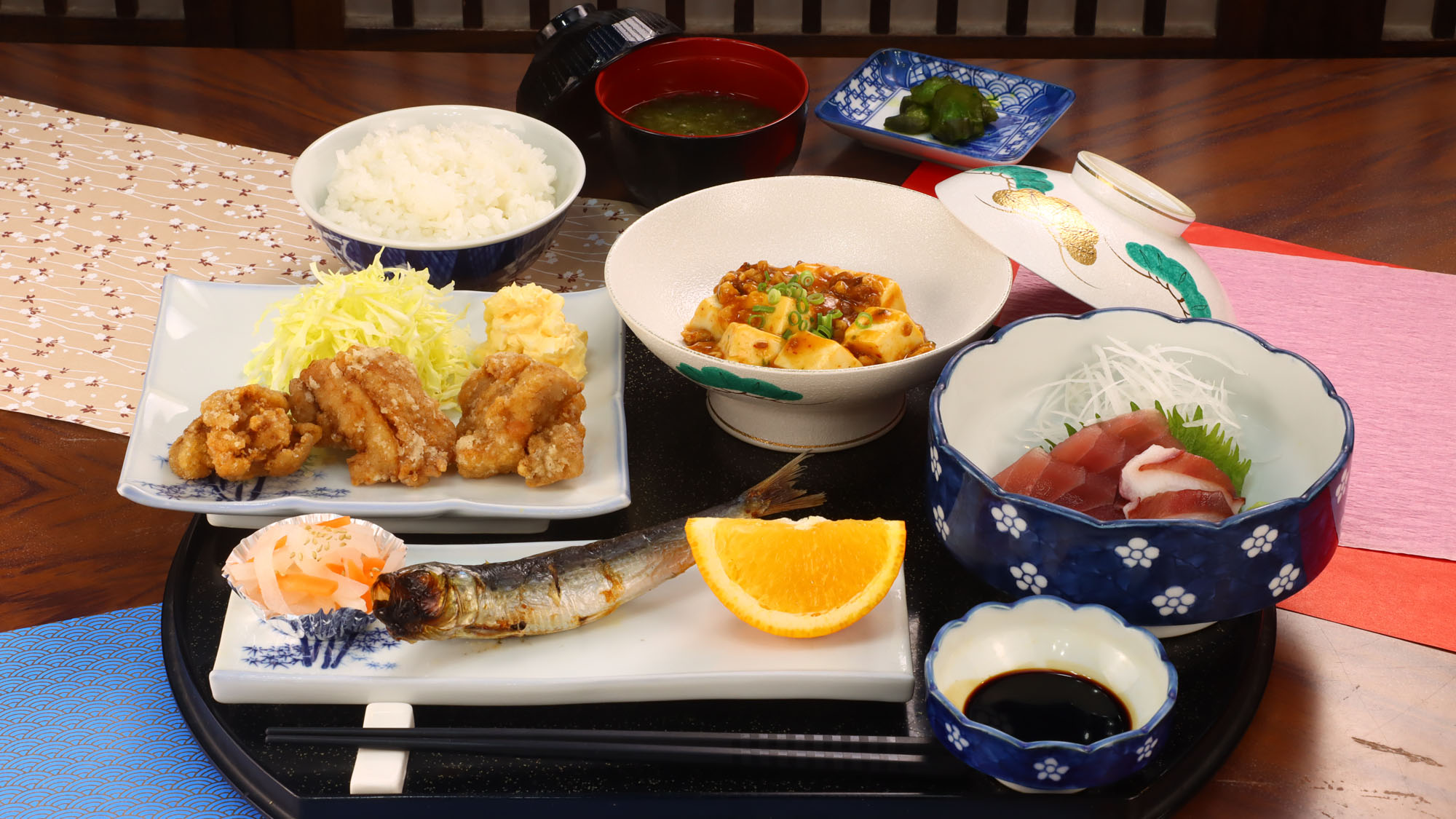 【夕食一例】お食事処にてごゆっくりお召し上がりください
