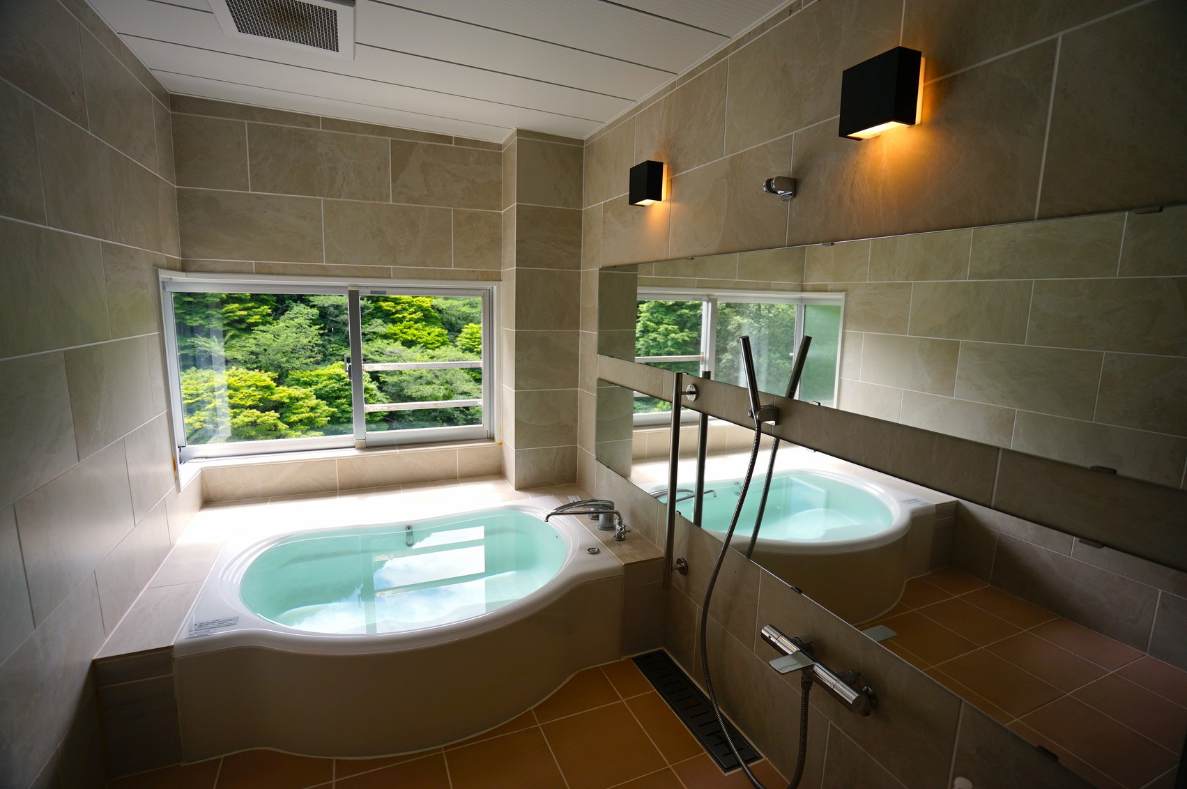 【源泉内風呂付】別館7階特別室　浴室イメージ