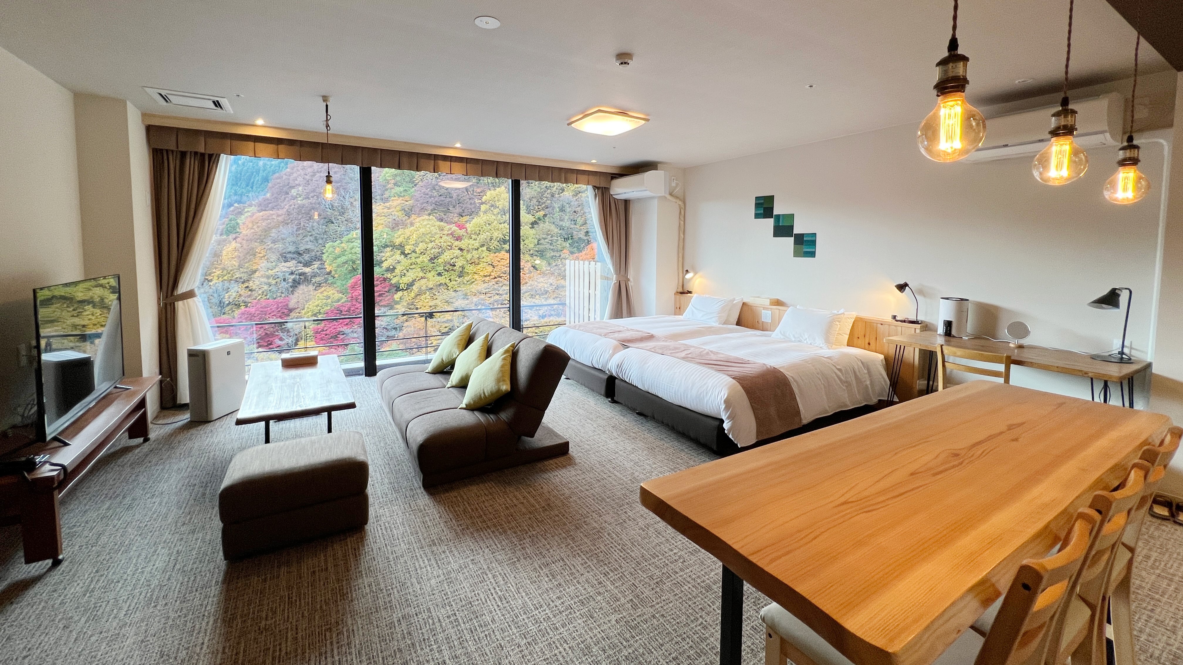 【本館11F露天風呂付】プレミアムビュースイート／秋の頃