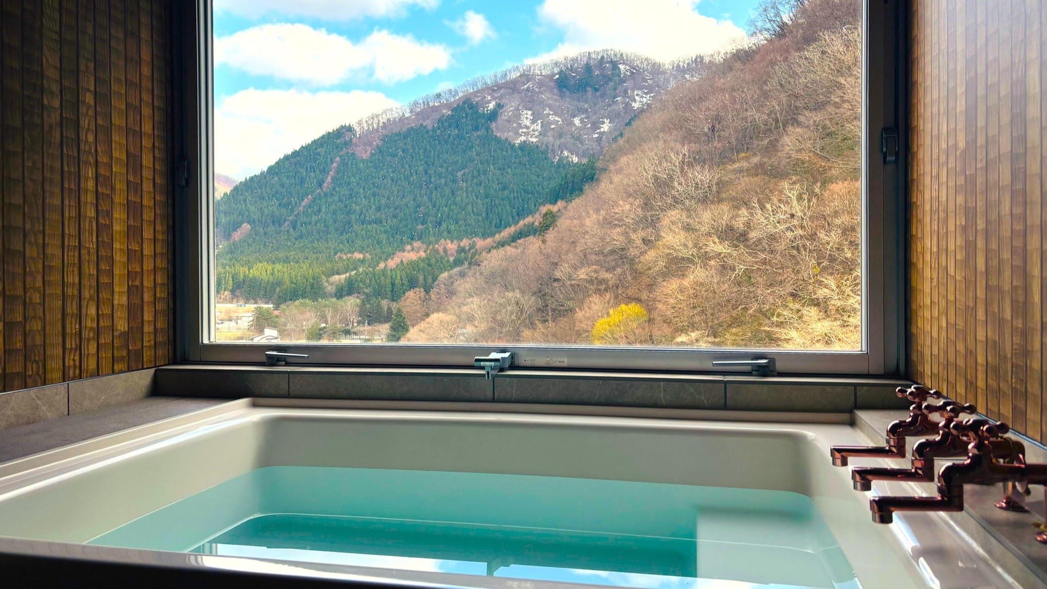 R157リニューアルバス