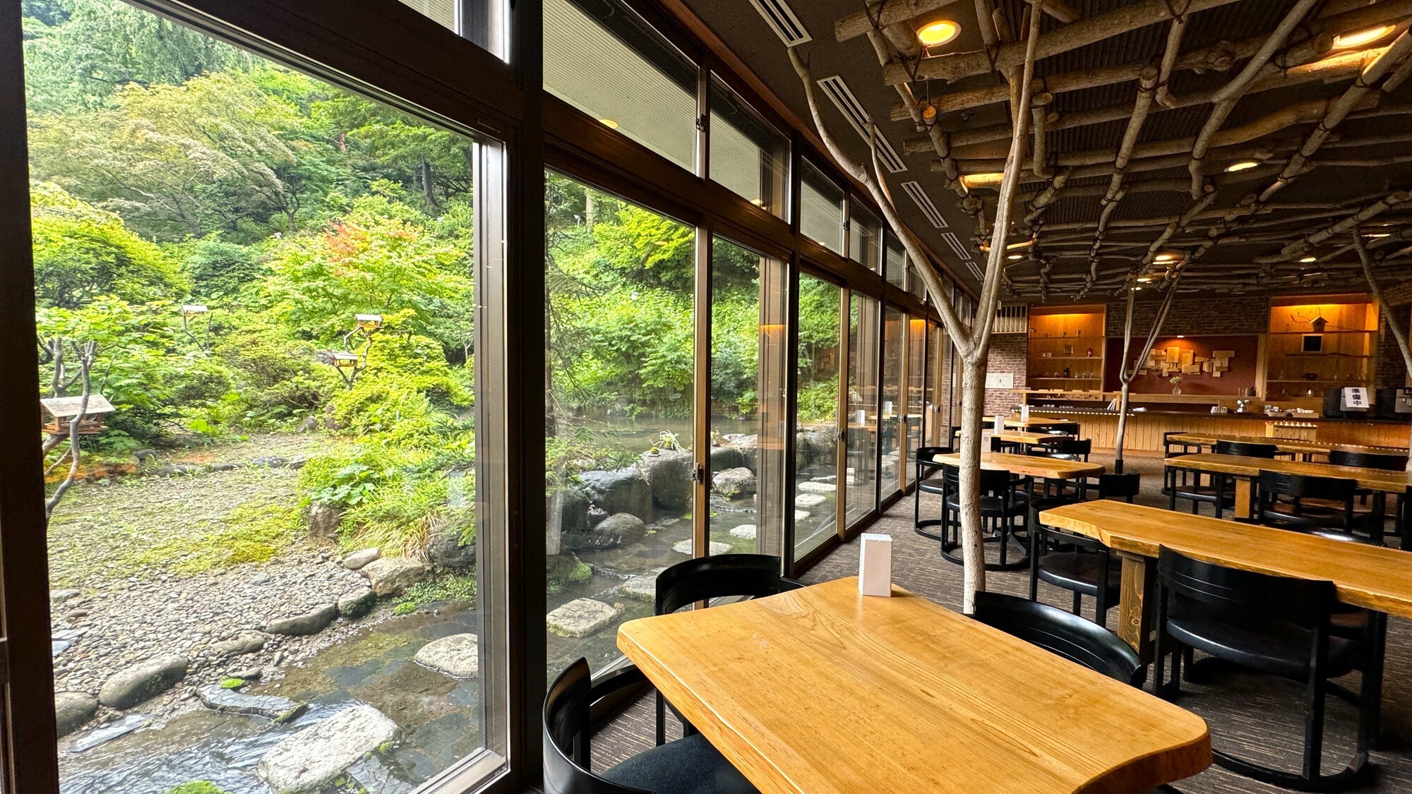 ライブラリーラウンジ