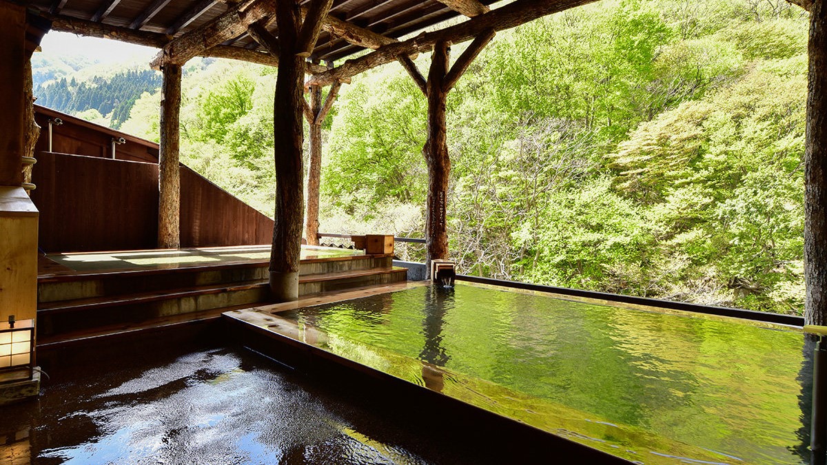 女性大浴場「美人の湯」露天風呂　春、夏の時期