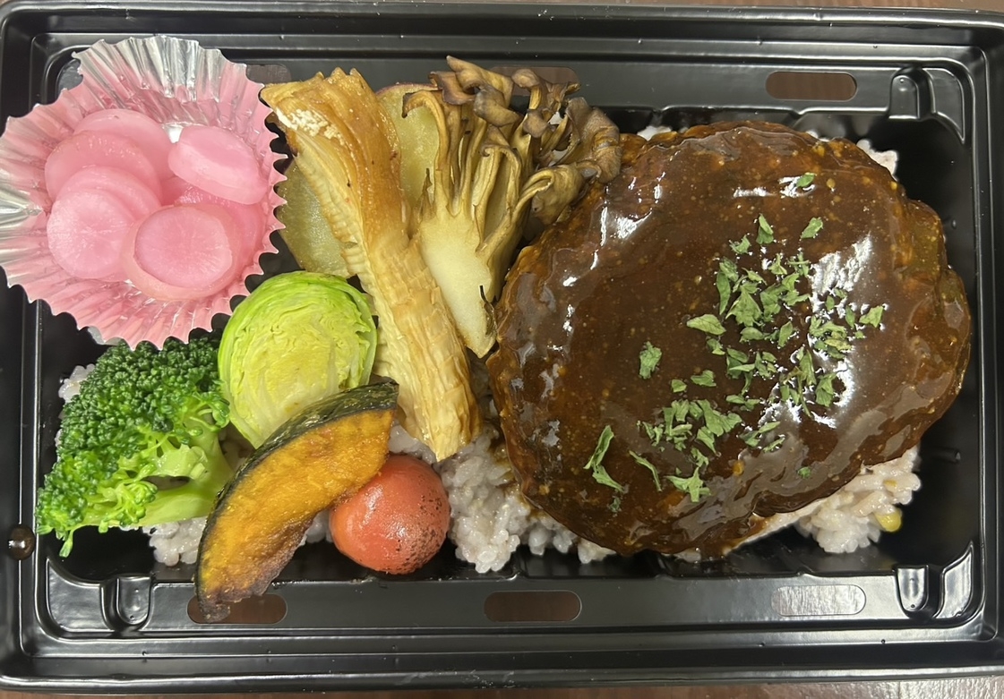 【１泊２食付】お部屋でゆっくりお食事♪「国産牛ハンバーグ弁当」　（夕食弁当・朝食バイキング）