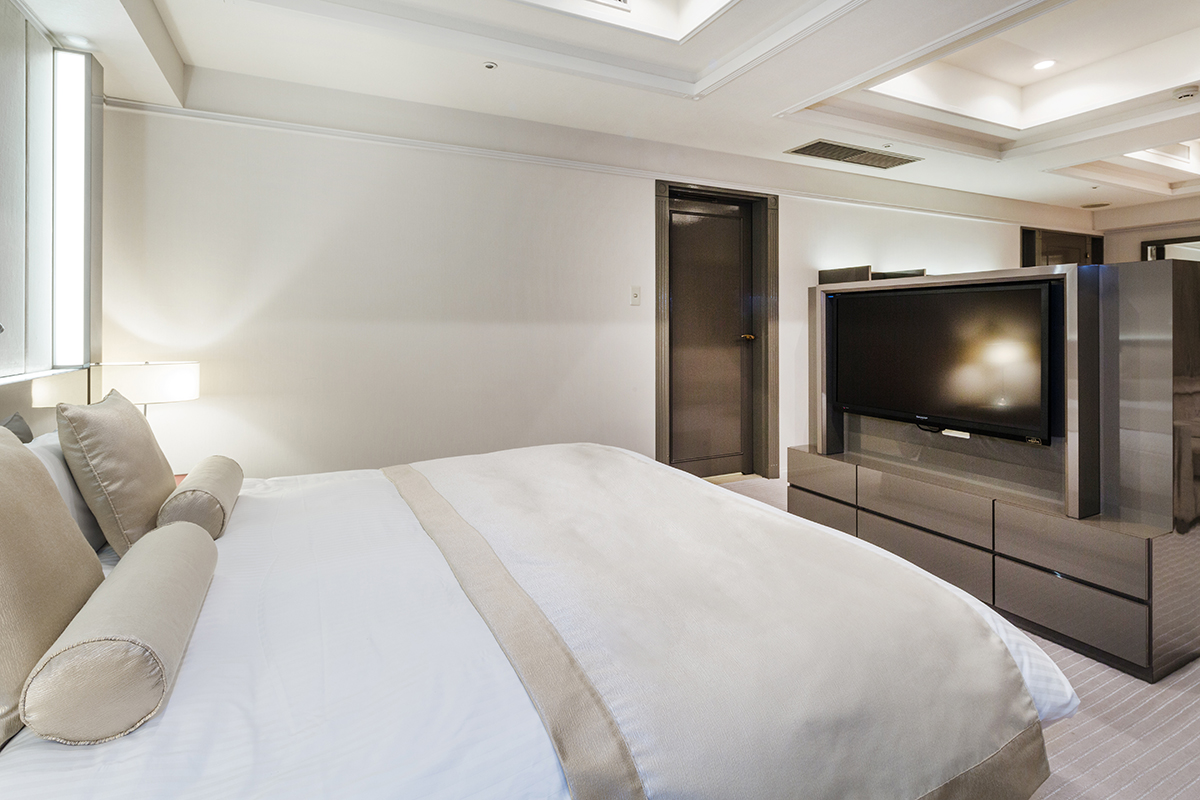 ジュニアスイート　テレビ（ベッド側）