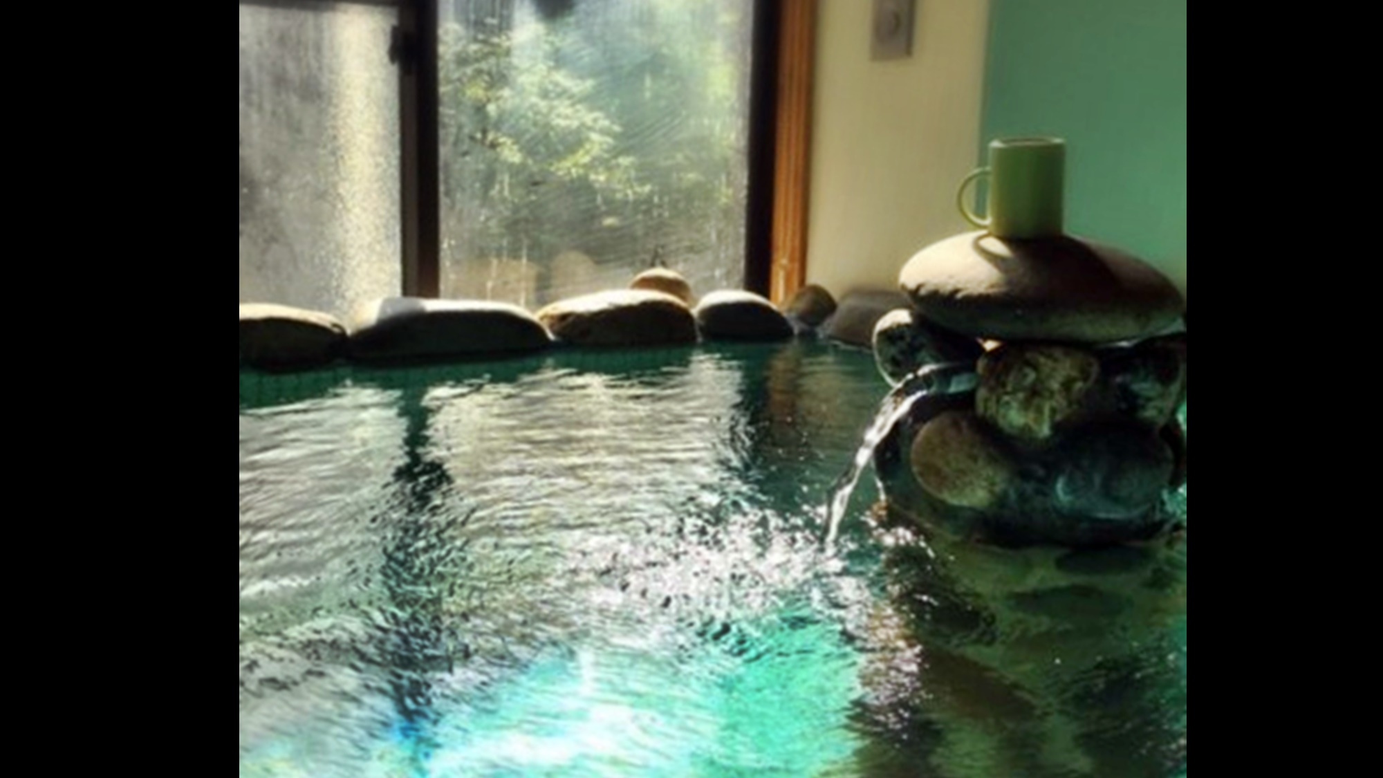 *「うえの湯」源泉掛け流しのぬる湯で長湯をしながら、ゆったりご入浴下さい。