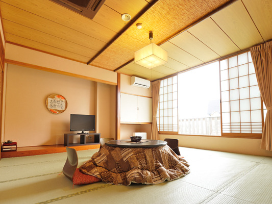 [Futama guest room] Japanese-style room 12 tatami + 10 tatami bedroom (winter)