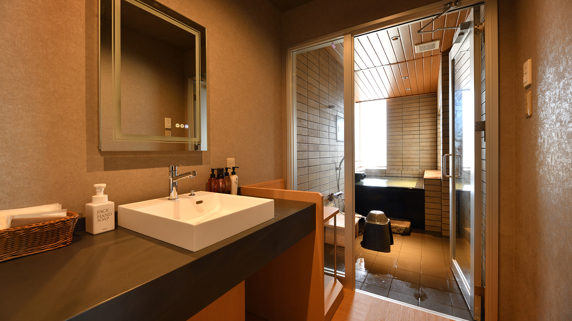 源泉かけ流し【温泉付きスイート和洋客室】華雪