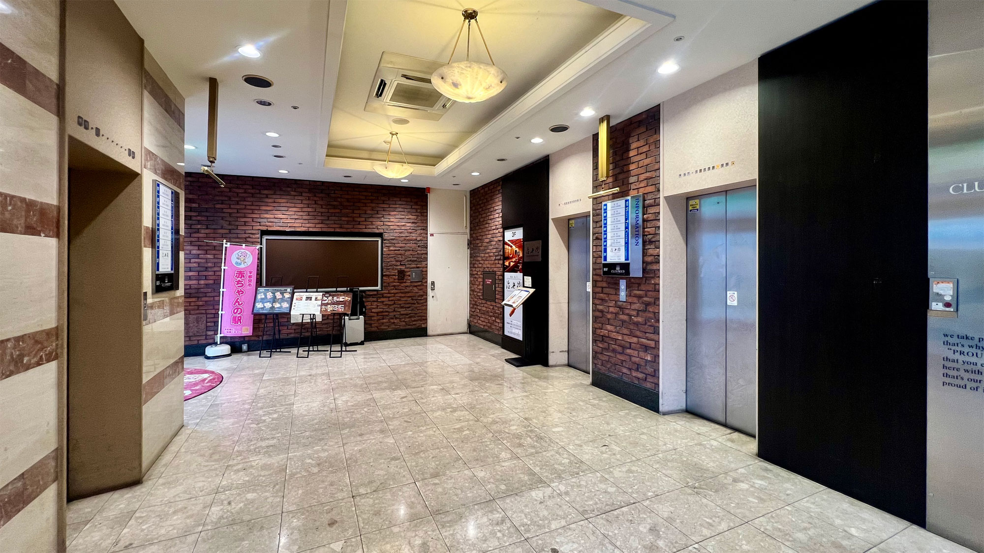 【ホテル建物入口】