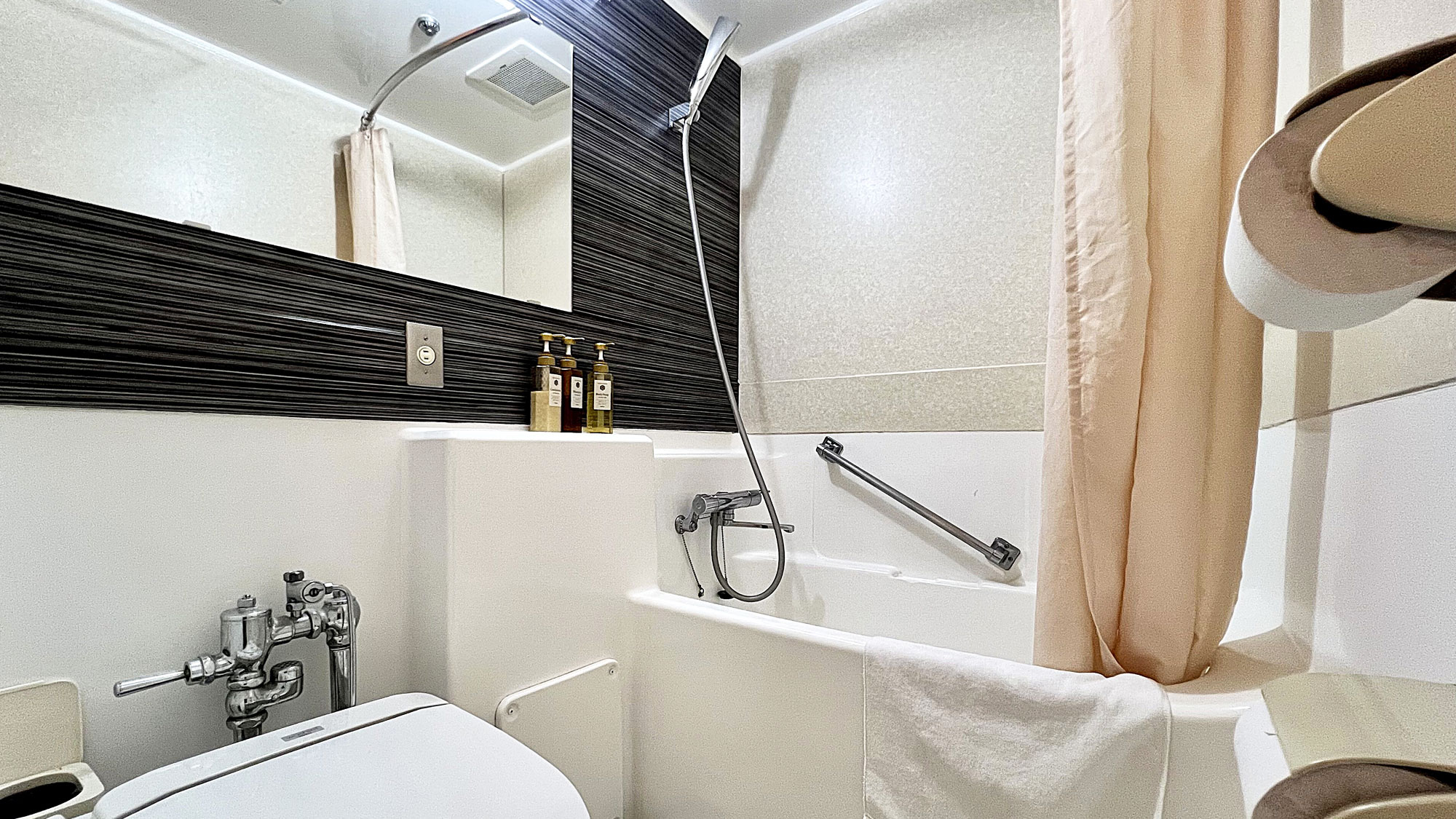【客室　喫煙スーペリアツイン　ユニットバス・トイレ】