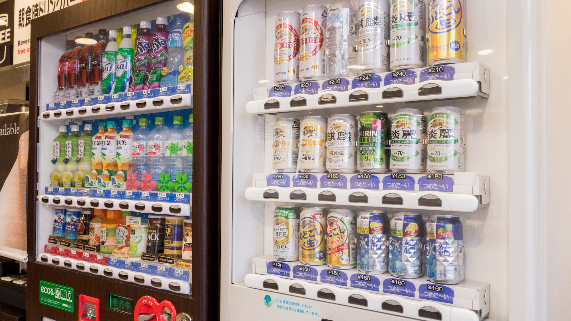 アルコールもジュースも館内販売しています