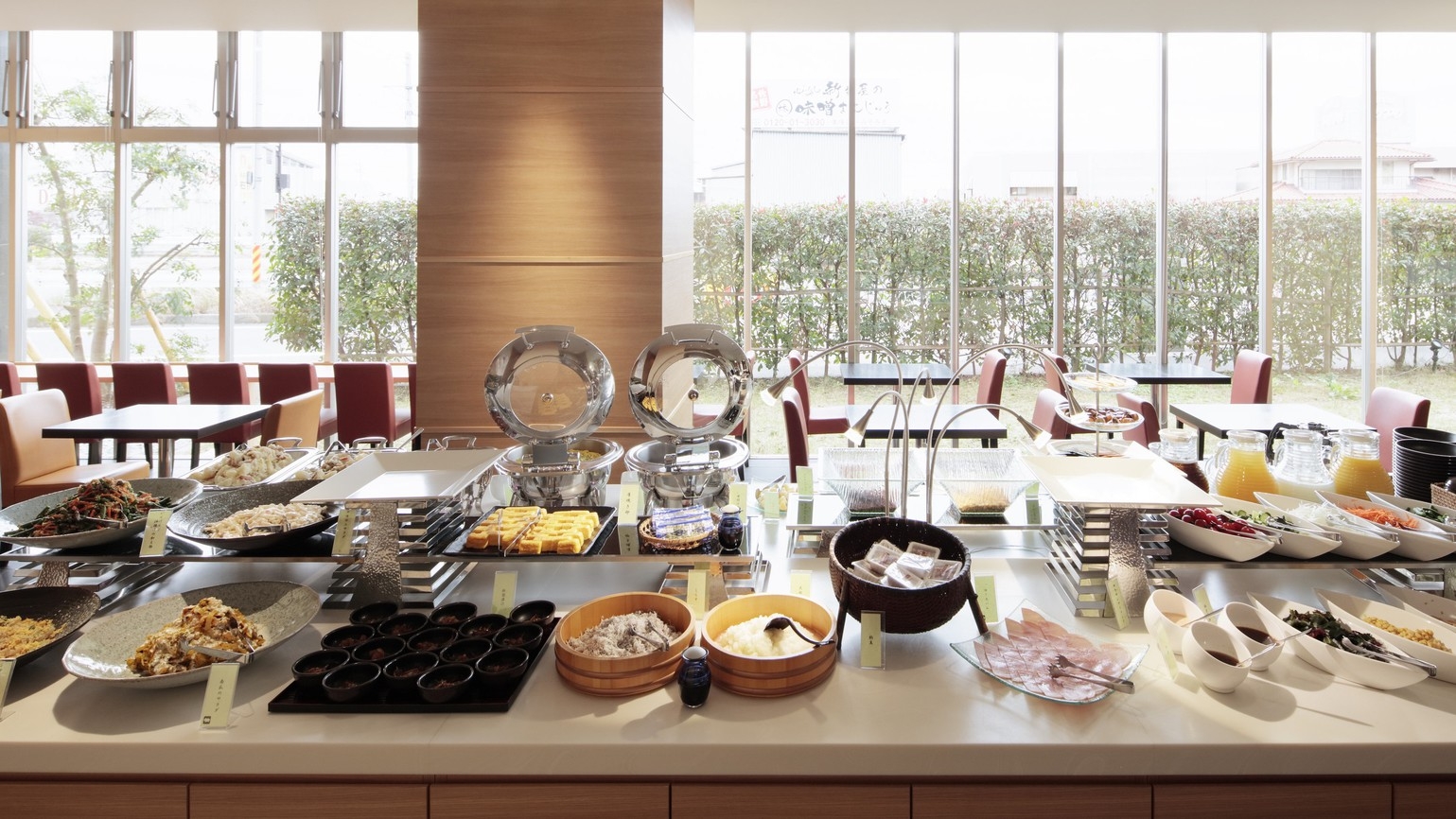 【ビジネス前乗り朝食付プラン・朝食半額！】曜日限定特別価格！大浴場付きホテルでお得に前乗り