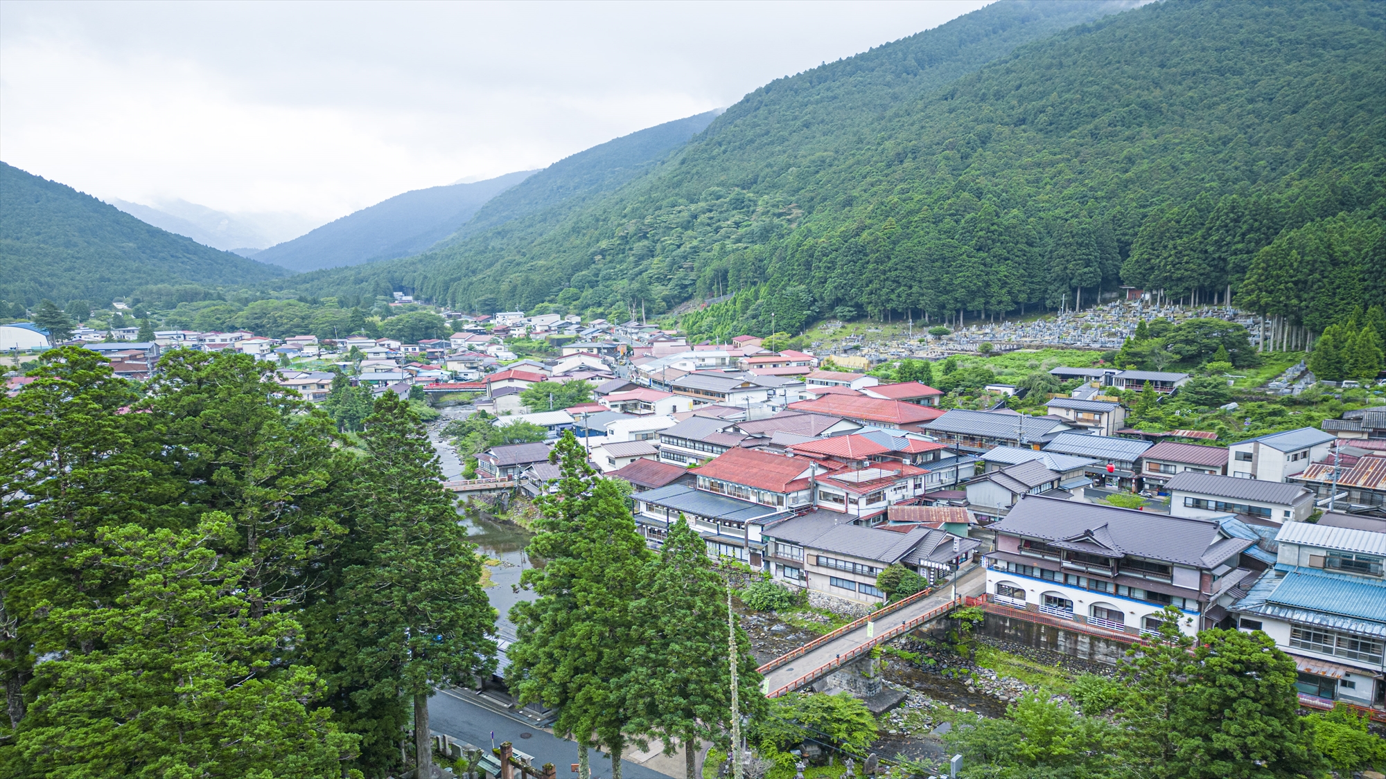 洞川の街並み