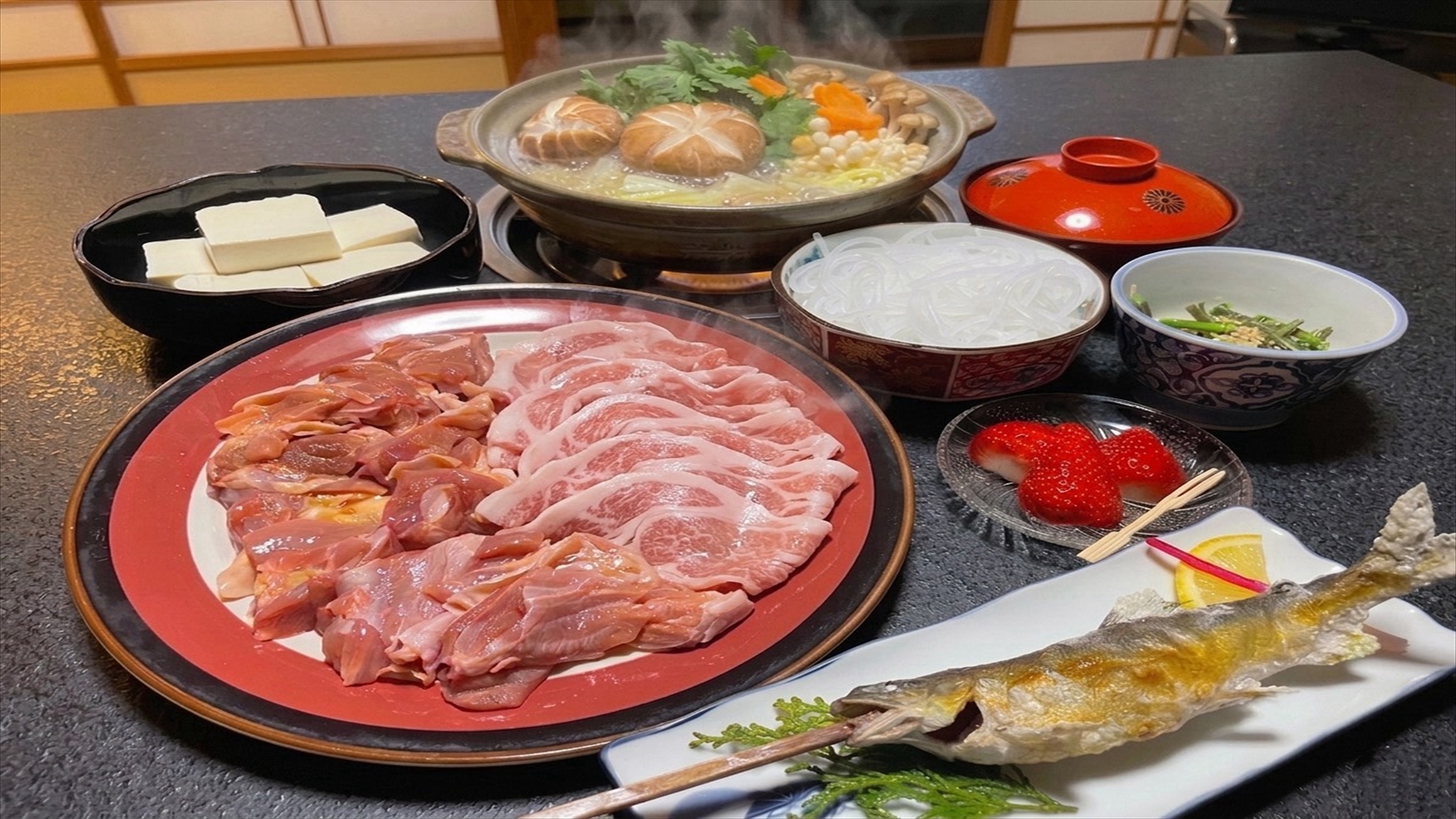 奈良の食材がWで味わえる！大和肉鶏と大和ポークの水炊き鍋