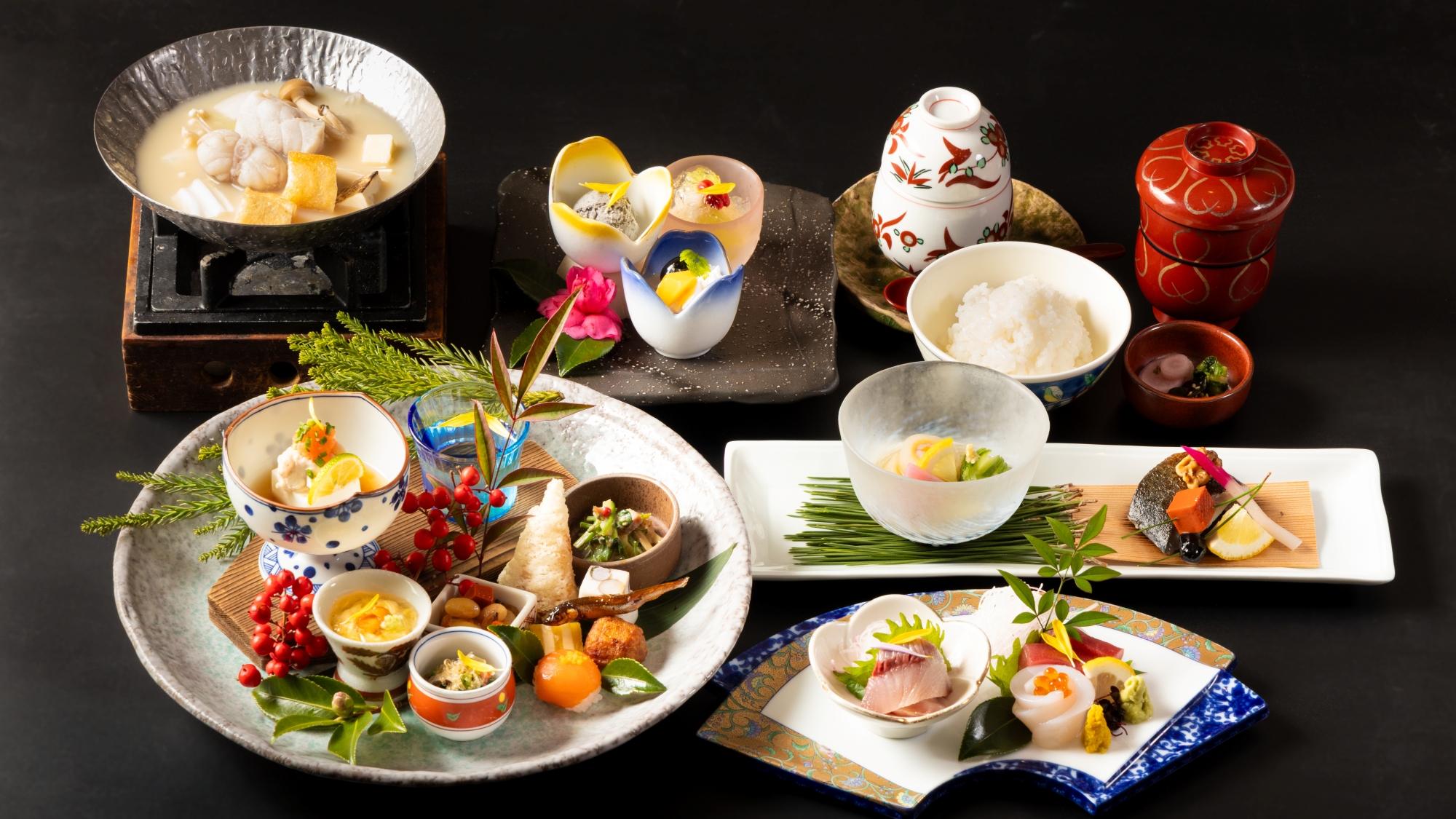 *【季節の彩会席（一例）】当館の一番スタンダードのコース。毎月お品書きが変わります。
