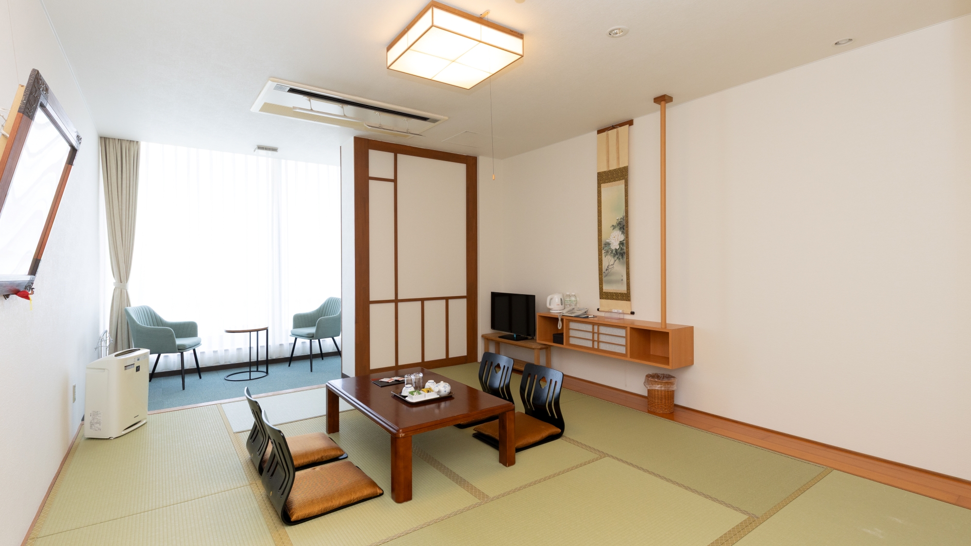 *【湖側和室（一例）】琵琶湖が見える和室のお部屋です。足を伸ばしておくつろぎください♪