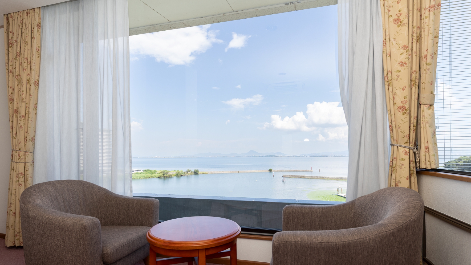 *【湖側ファミリー和洋室（一例）】お部屋からの景色のイメージ