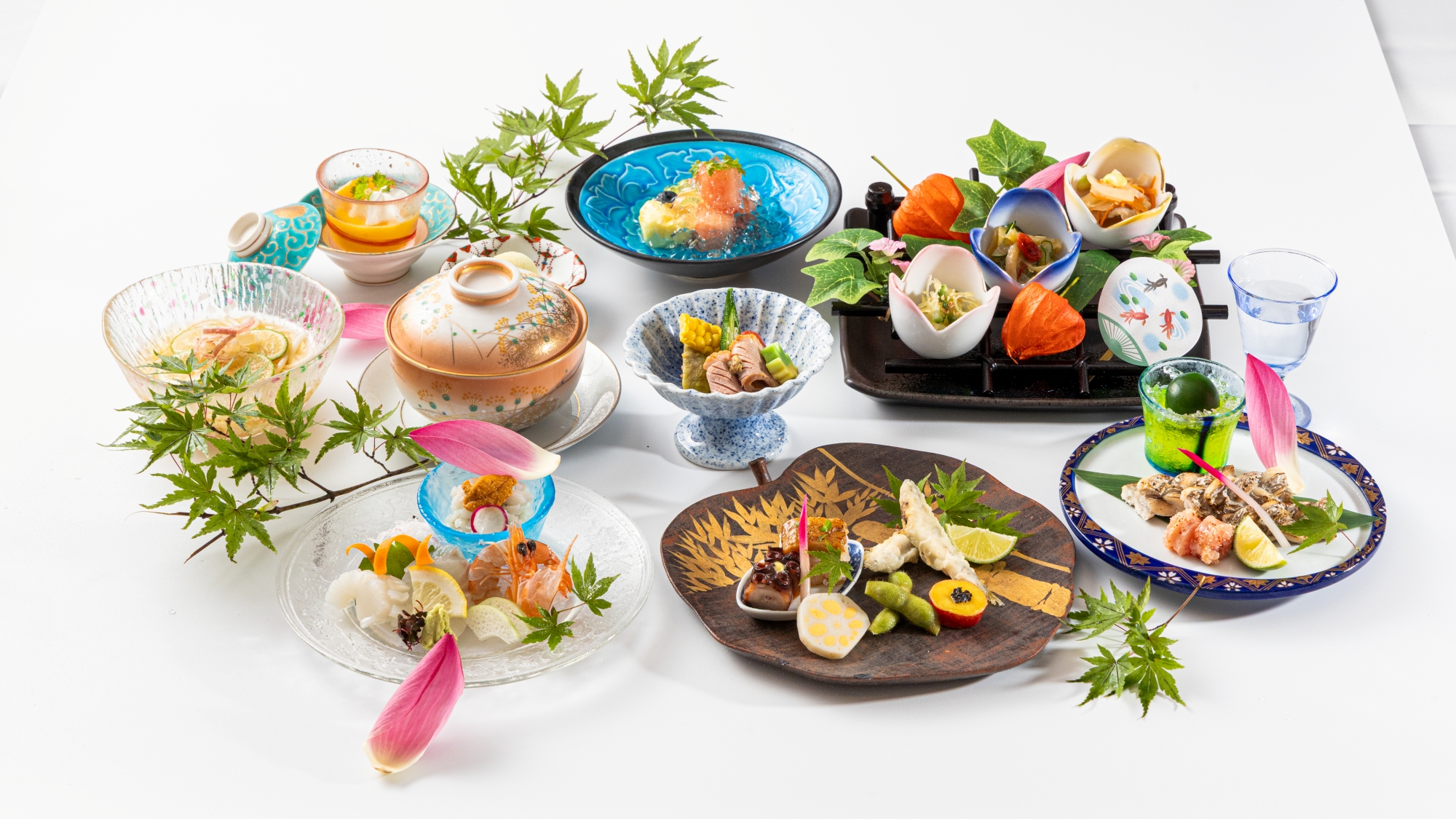 *【季節の彩会席（一例）】当館の一番スタンダードのコース。毎月お品書きが変わります。