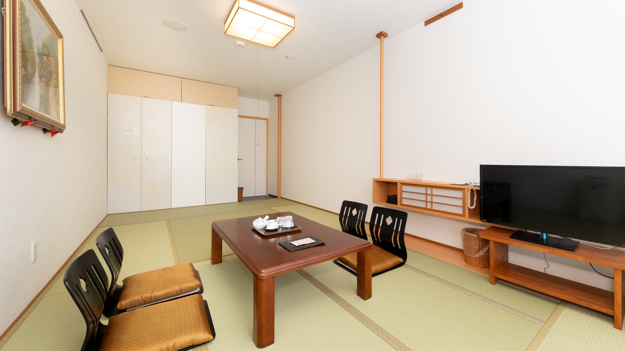 *【山側和室（一例）】お部屋から琵琶湖は望めませんが、ほっこりできる和室のお部屋です♪