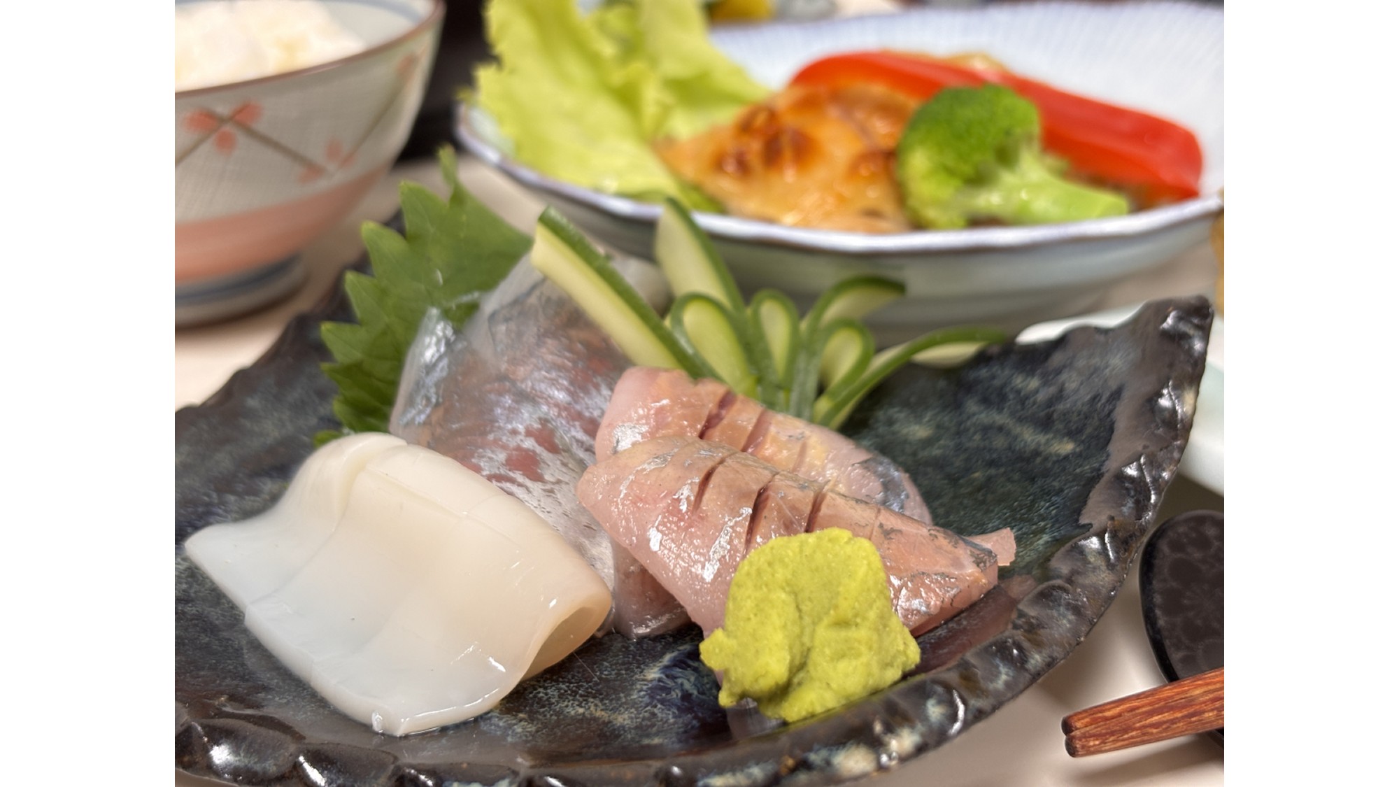 【夕食（人気居酒屋の手作りお膳）】鮮度の良い海産物もお召し上がり頂けます