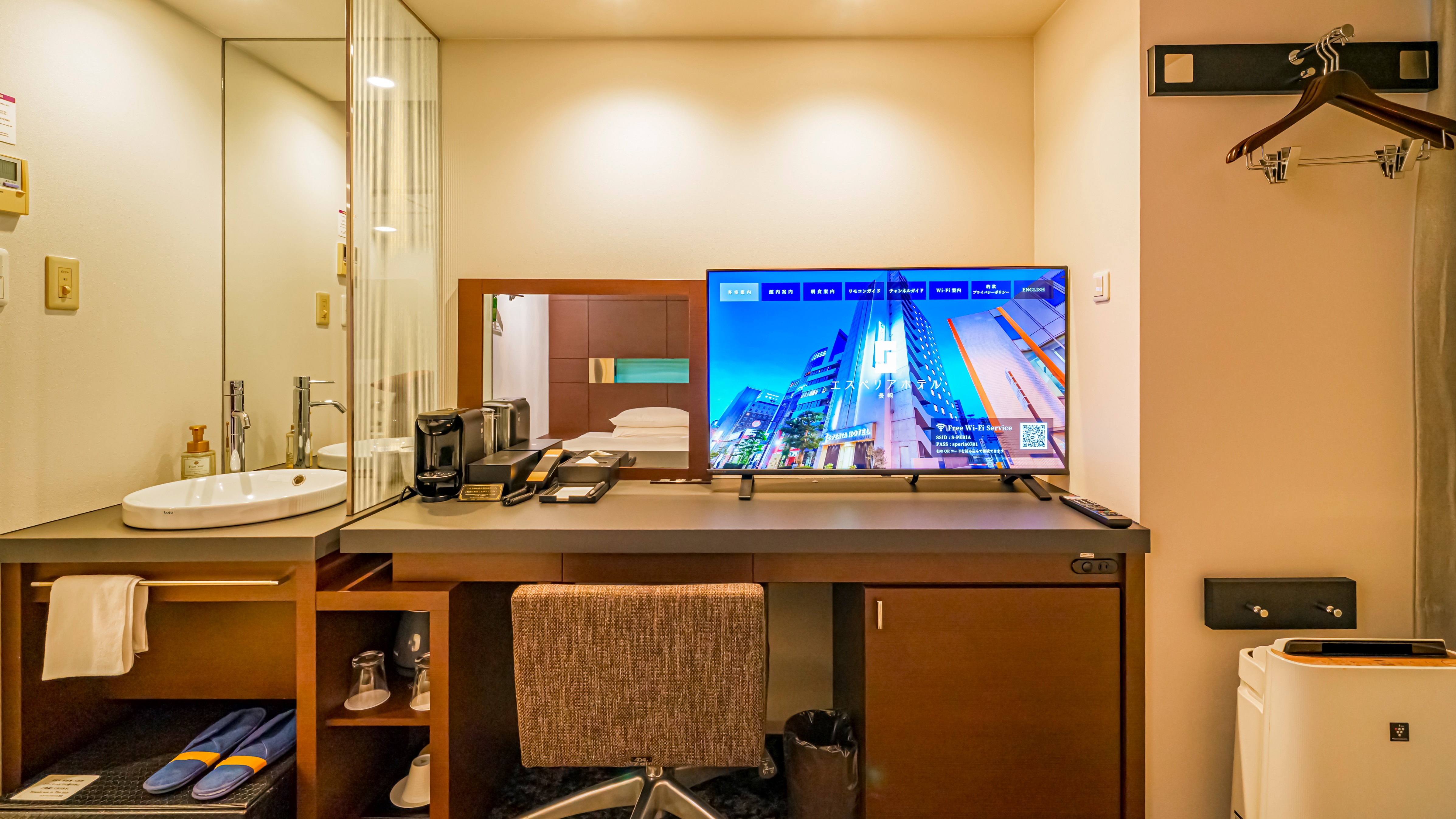 客室　デスクまわり