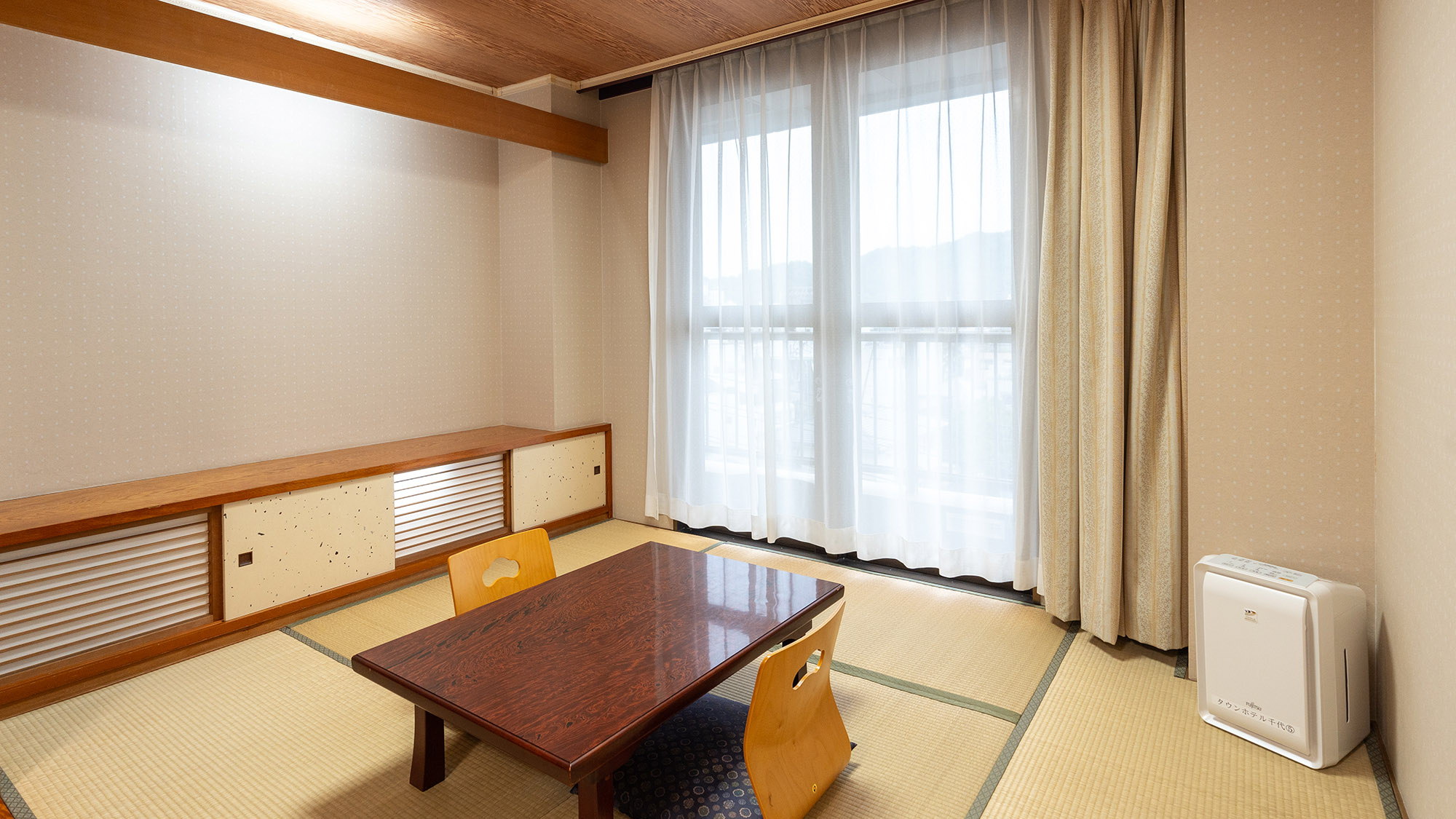 ・【和洋室ツインルーム】落ち着いた雰囲気の畳のお部屋で、穏やかな時間をお過ごしください