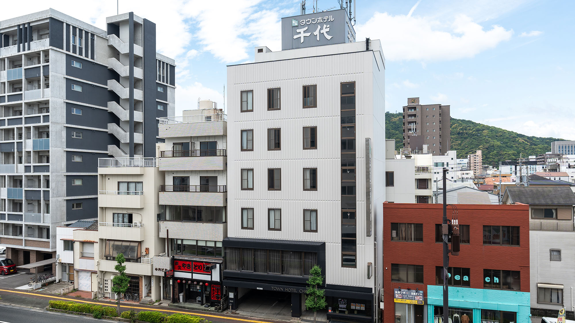 ・【外観】JR阿波富田駅より徒歩1分。あたたかい心配りとリラックス空間でお出迎え致します