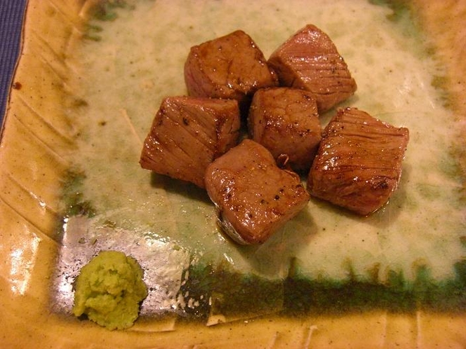 信州牛のサイコロステーキ。