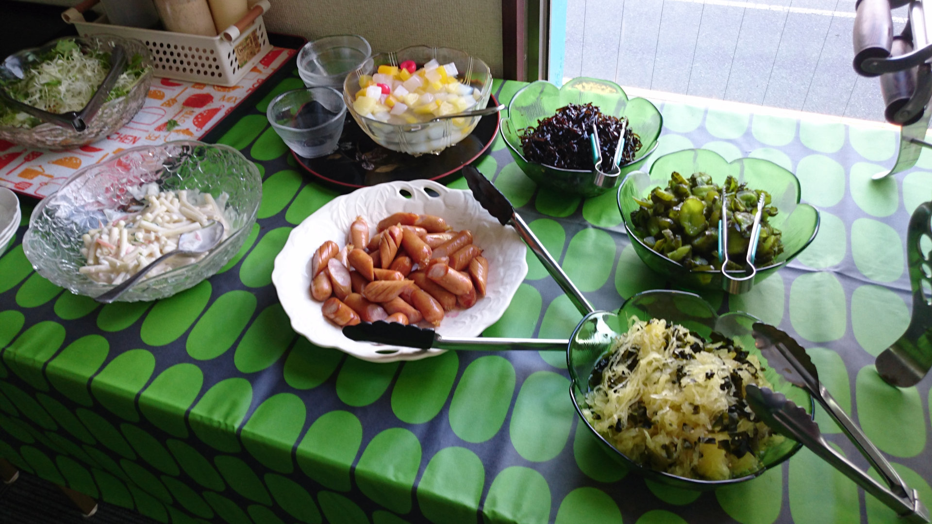 レストラン無料朝食バイキング