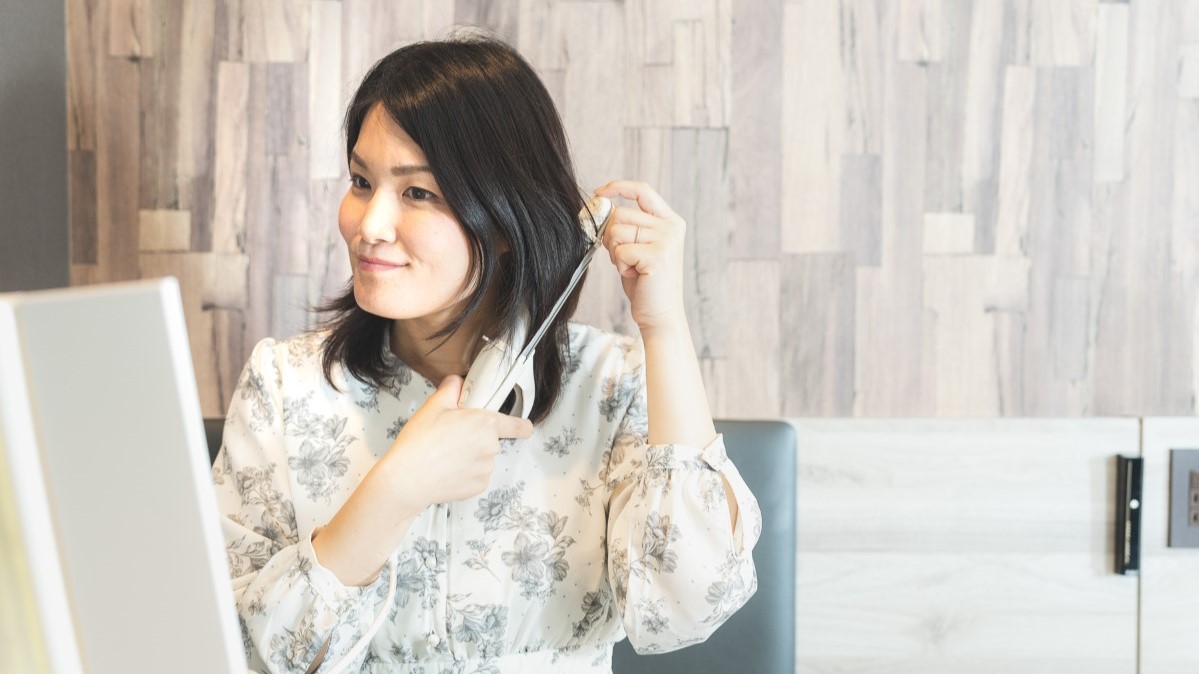 旅先でのヘアスタイリングも安心※使用感イメージ