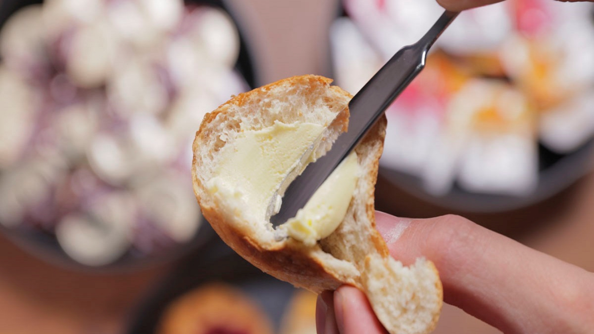 バターがパンを引き立てます♪