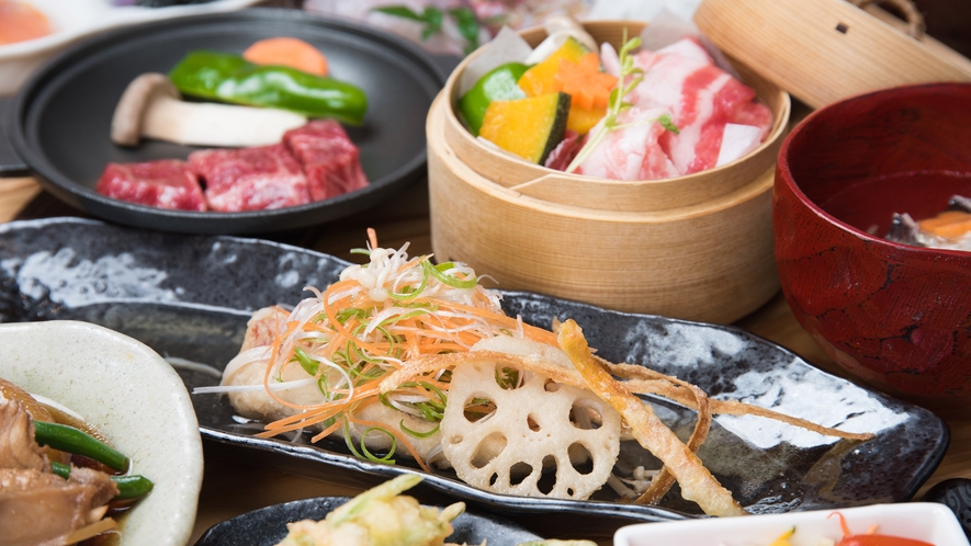 *【夕食一例】屋久島の食材をたっぷり使った自慢の料理が並びます。