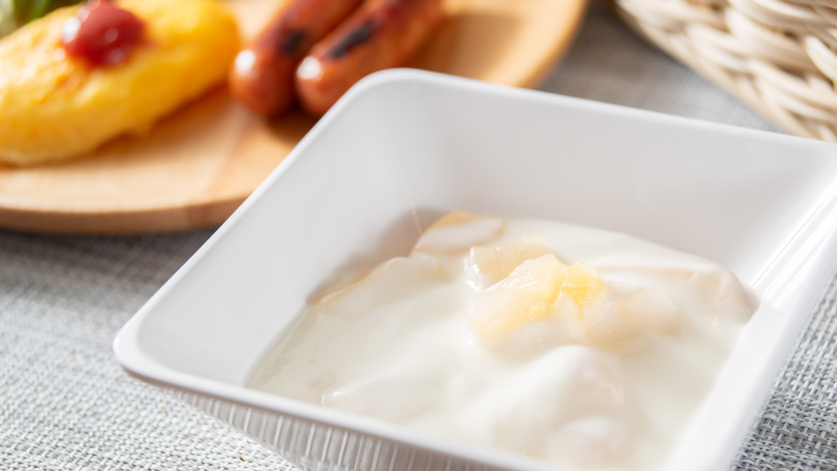 デザートにフルーツヨーグルトもどうぞ