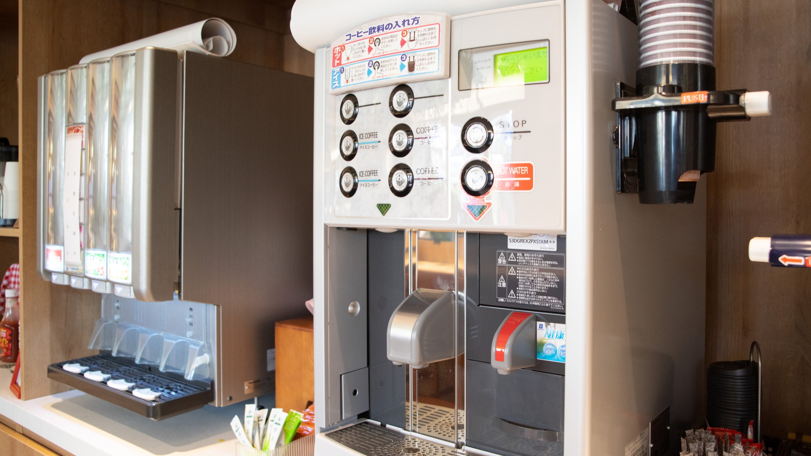 挽きたてコーヒーからジュースまで種類豊富なドリンクバー