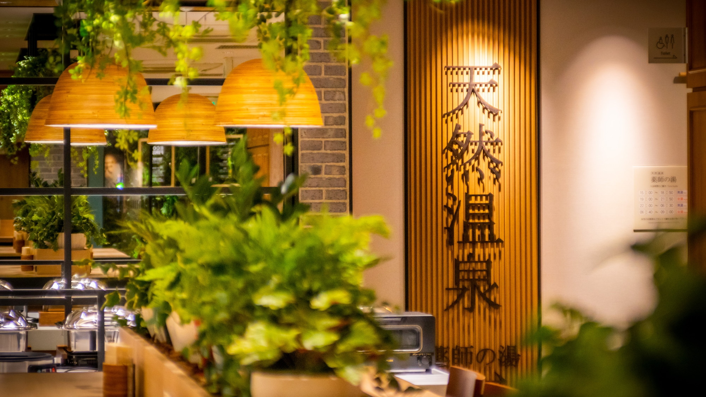 1階ロビー横にございます