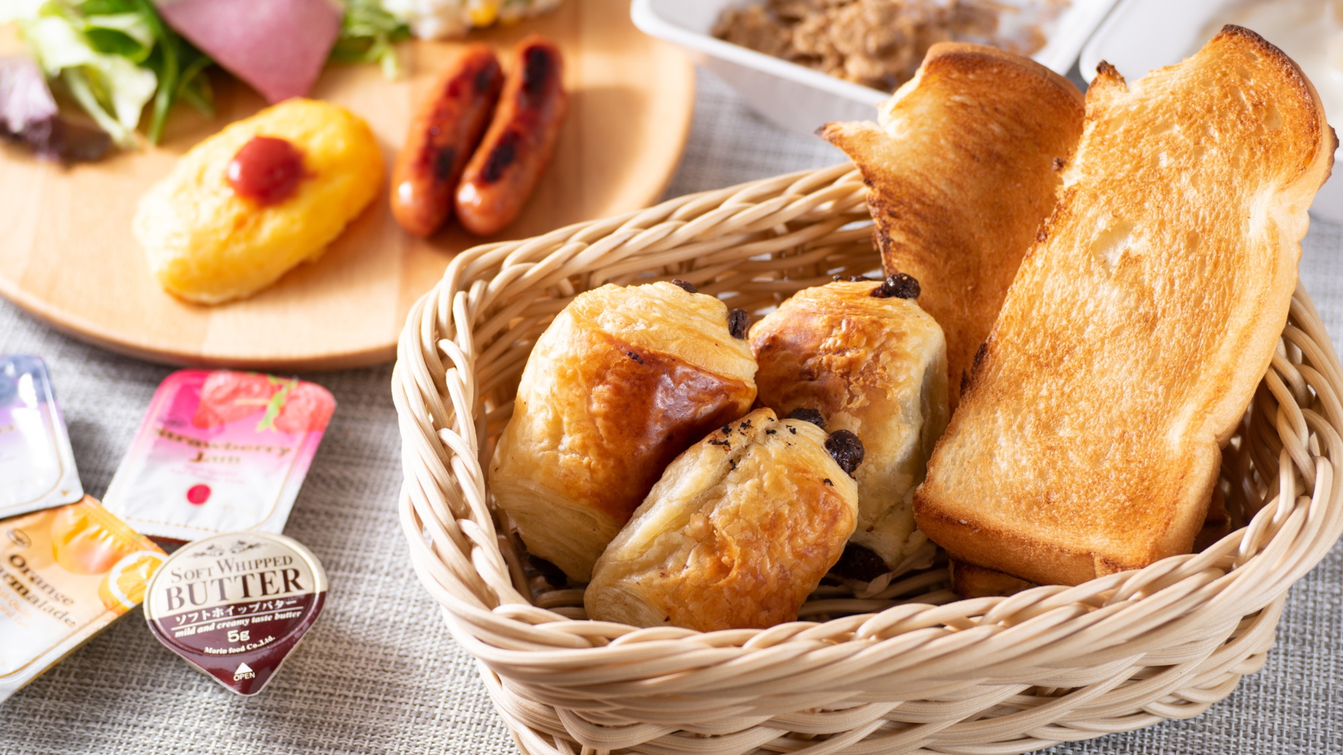 パンも毎朝ご用意しております♪