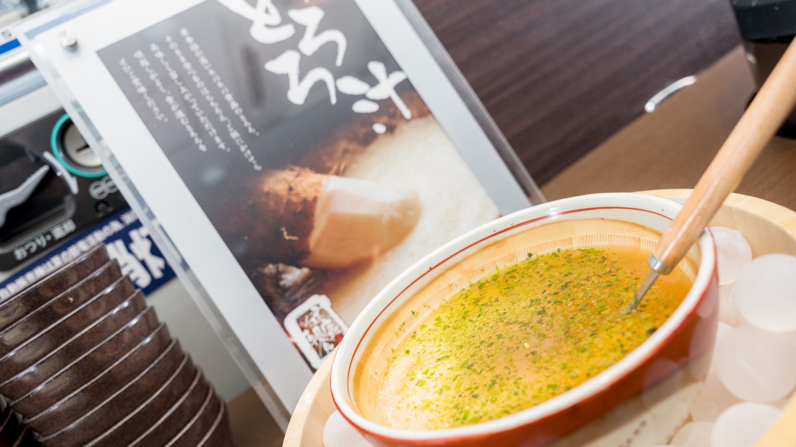 ご当地メニューでとろろ汁をご堪能ください