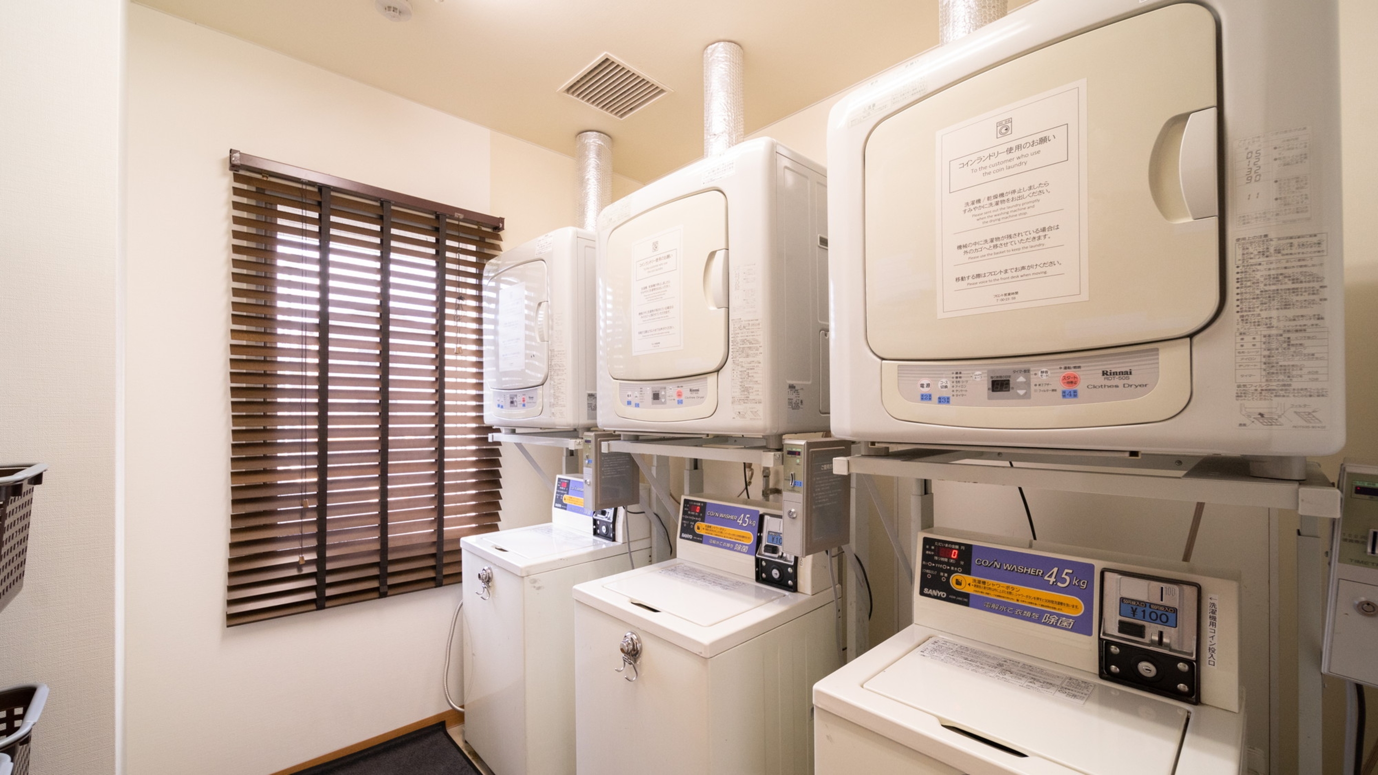 洗濯機・乾燥機を各３台ご用意しております