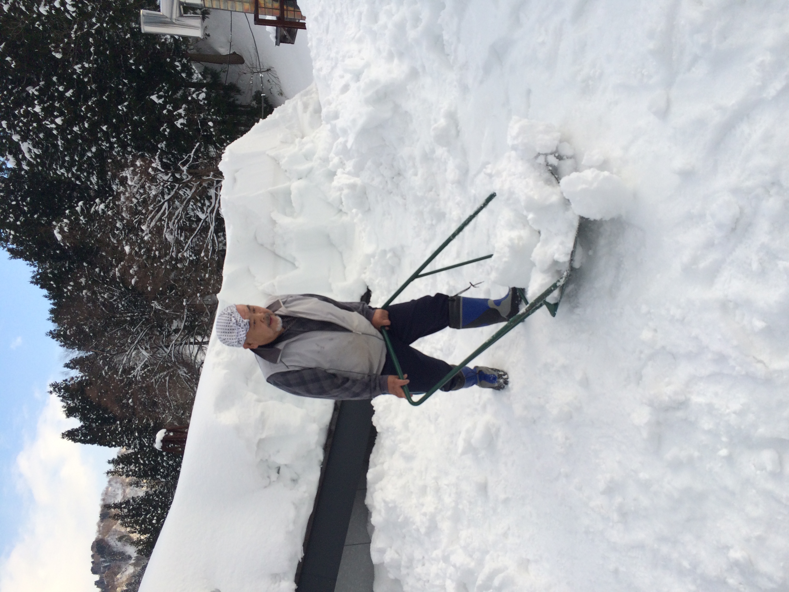 三ちゃん屋根雪おろし