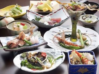 旬の食材をふんだんに使った贅沢な「関門春会席」