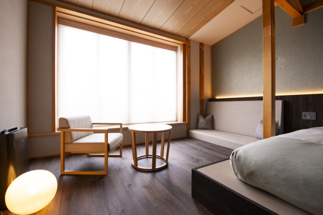 <203浅葱> 澄んだ青が初夏を彩る、爽やかで凛とした部屋