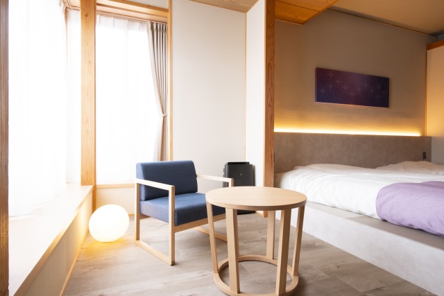 <205 竜胆> 晩夏から秋の静けさ。芯のある美しさを感じる部屋