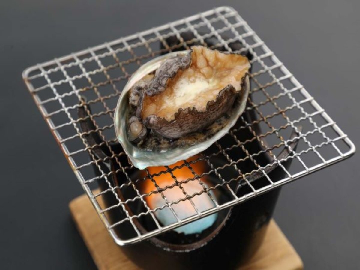 別注料理『蝦夷あわびのバター焼き』付（1泊2食飲み放題付き）バイキングプラン