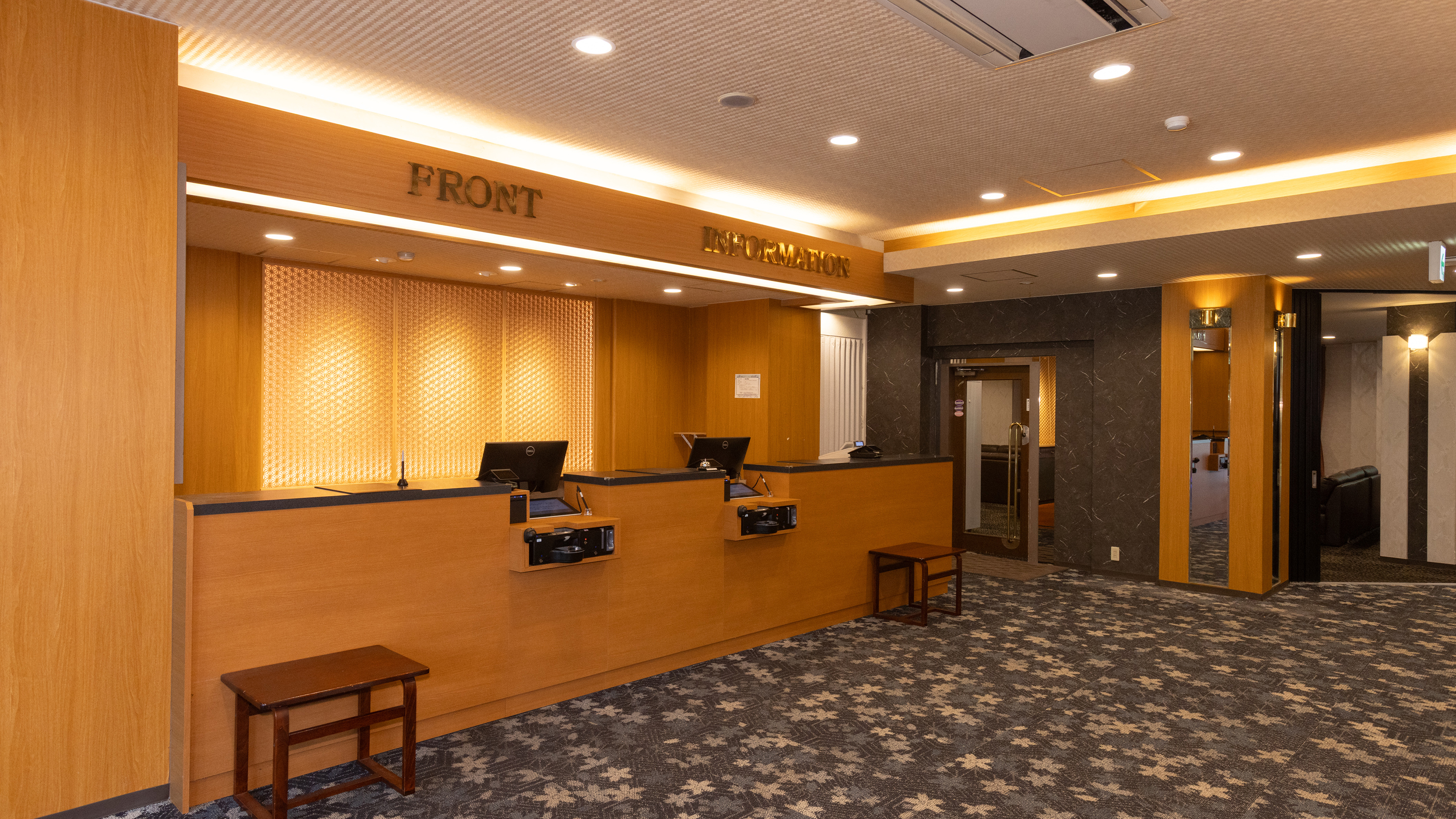 フロントカウンター